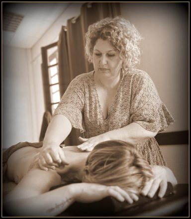 Sylvia Micaelli, Corse, Bastia, Borgo, Massages, massage des 5 continents, M5C, massothérapeute, bien-être, Huiles essentielles, aromathérap